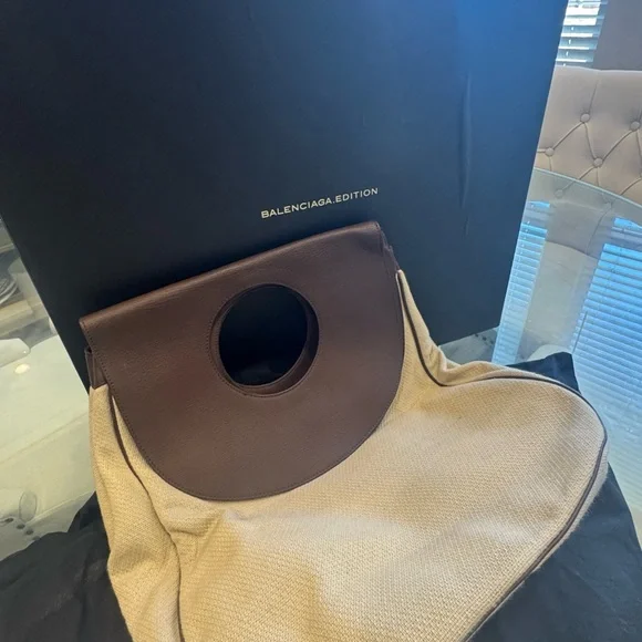 Balenciaga Cream Canvas Tote with Brown Leather Circle Handle - Picture 2 of 11